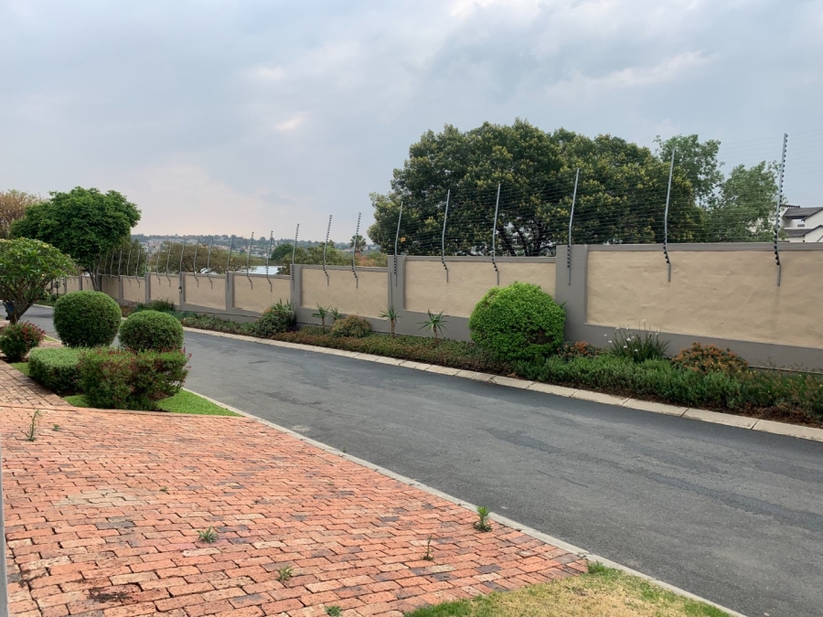 To Let 2 Bedroom Property for Rent in Fourways Gauteng