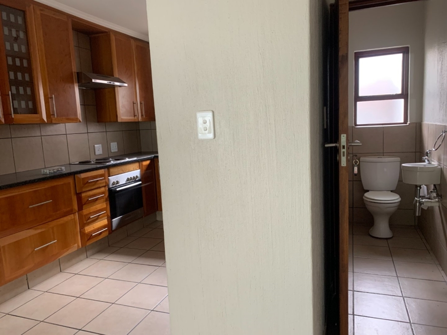 To Let 2 Bedroom Property for Rent in Fourways Gauteng