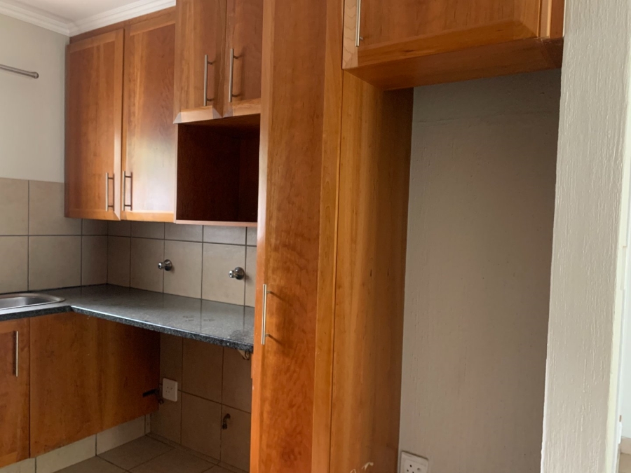 To Let 2 Bedroom Property for Rent in Fourways Gauteng