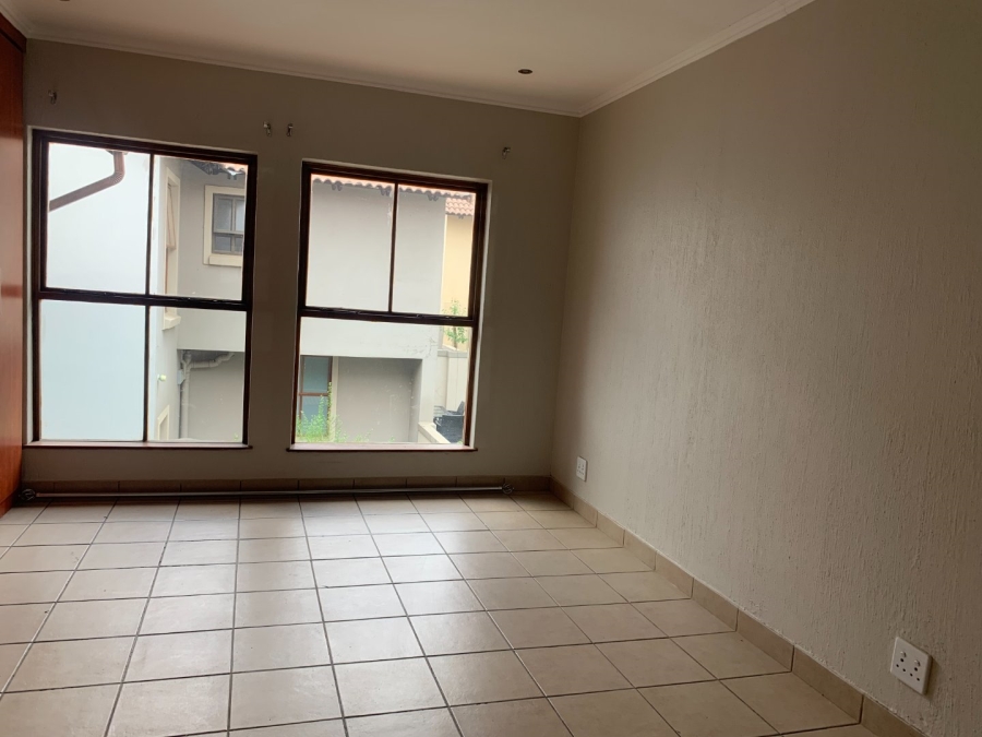 To Let 2 Bedroom Property for Rent in Fourways Gauteng