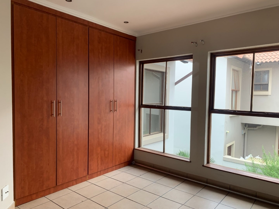 To Let 2 Bedroom Property for Rent in Fourways Gauteng