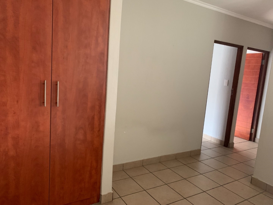 To Let 2 Bedroom Property for Rent in Fourways Gauteng