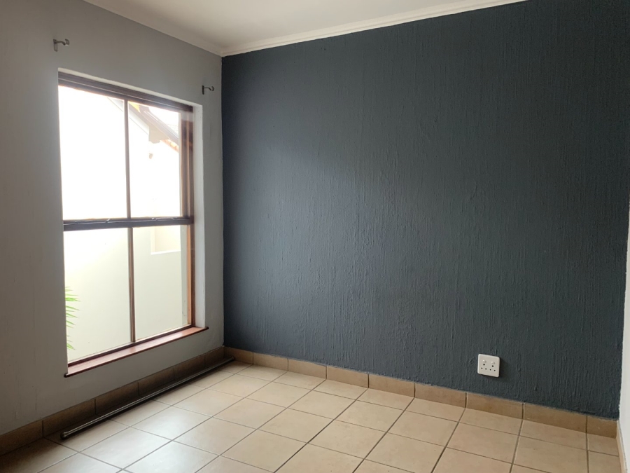 To Let 2 Bedroom Property for Rent in Fourways Gauteng
