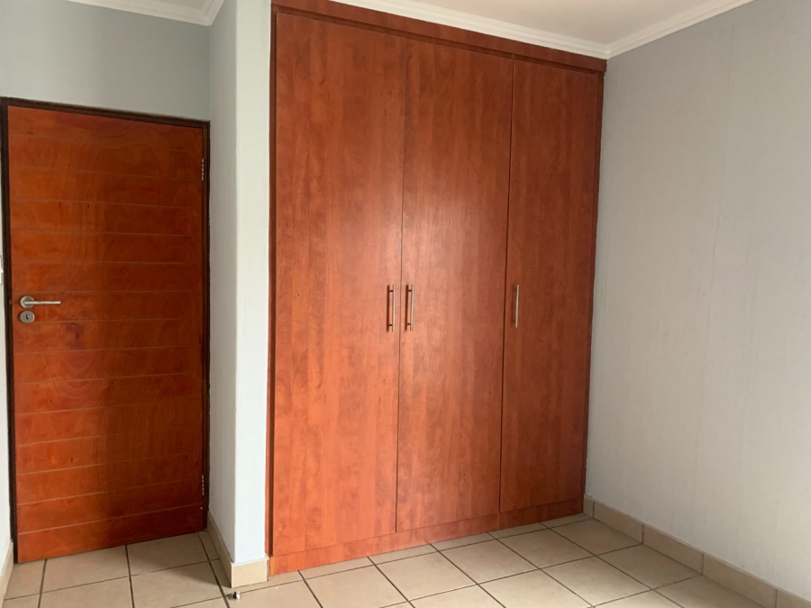 To Let 2 Bedroom Property for Rent in Fourways Gauteng
