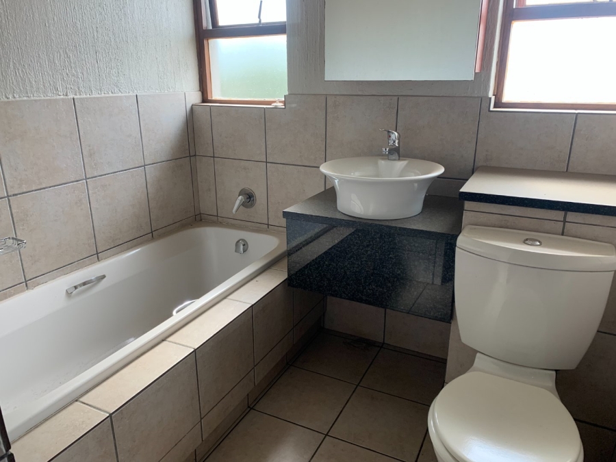 To Let 2 Bedroom Property for Rent in Fourways Gauteng