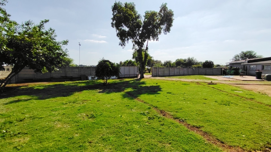 Commercial Property for Sale in Buyscelia Gauteng