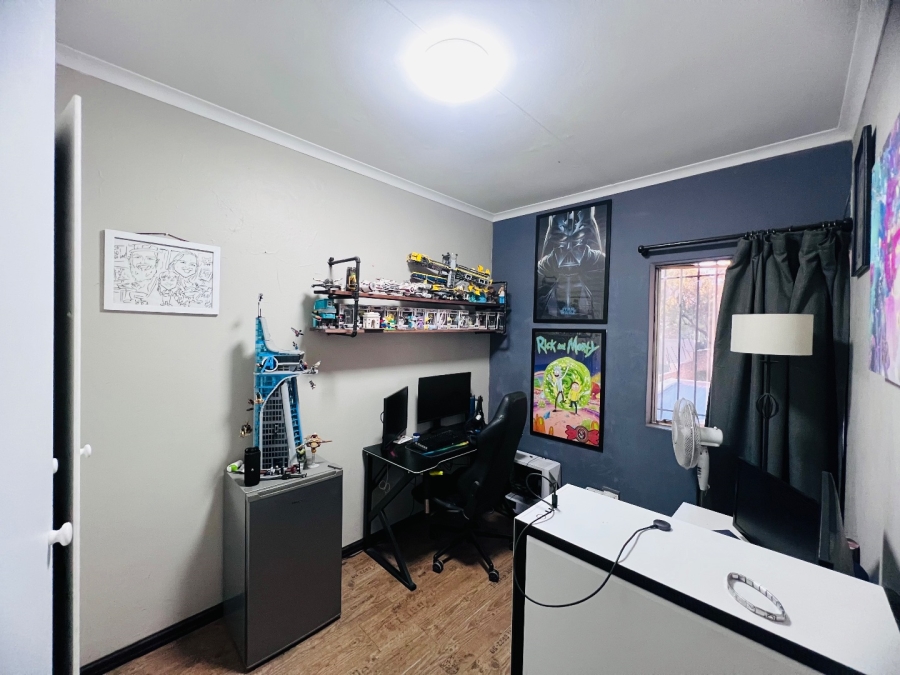 3 Bedroom Property for Sale in La Montagne Gauteng