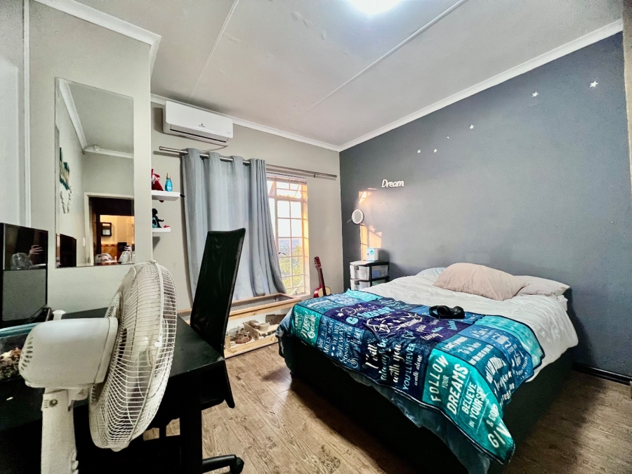 3 Bedroom Property for Sale in La Montagne Gauteng