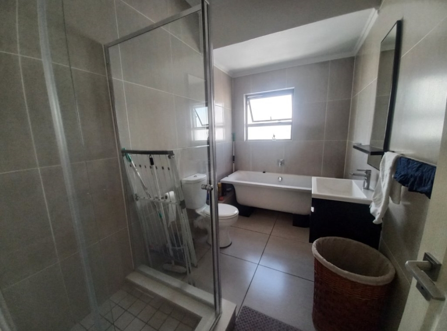 2 Bedroom Property for Sale in Greenstone Ridge Gauteng