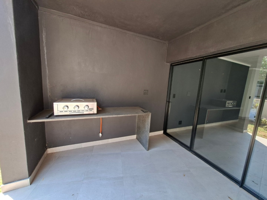 2 Bedroom Property for Sale in Waterkloof Gauteng