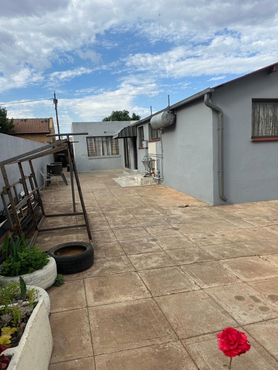 2 Bedroom Property for Sale in Esangweni Gauteng