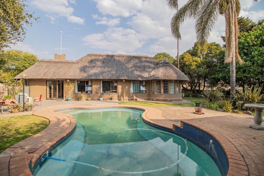 4 Bedroom Property for Sale in Glen Marais Gauteng