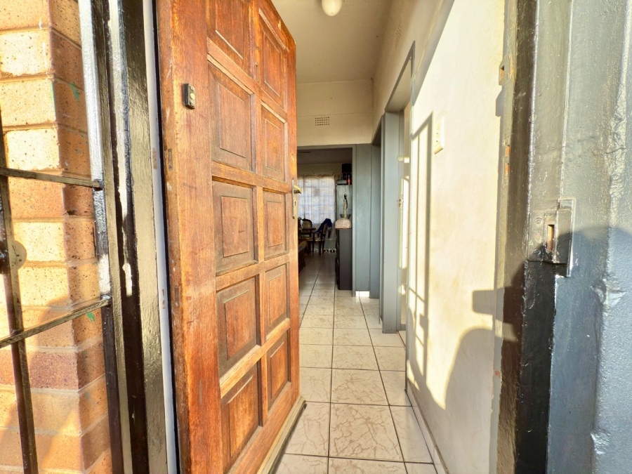 To Let 2 Bedroom Property for Rent in Forest Hill Gauteng