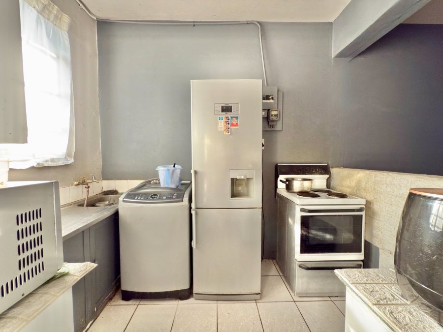 To Let 2 Bedroom Property for Rent in Forest Hill Gauteng