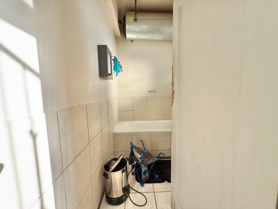 To Let 2 Bedroom Property for Rent in Forest Hill Gauteng