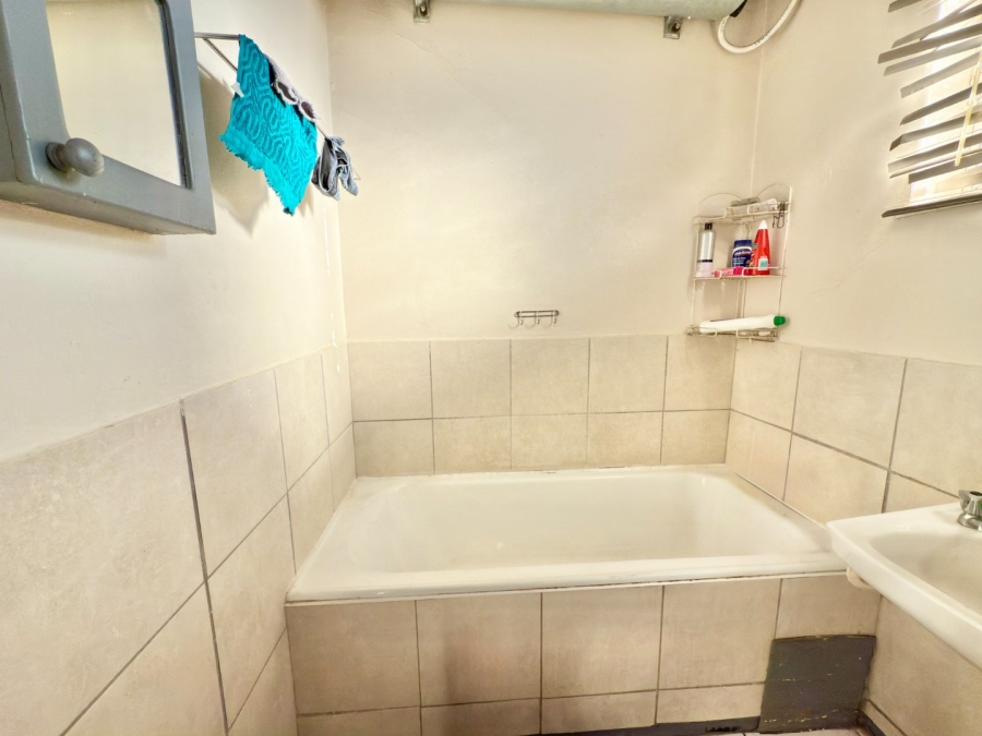 To Let 2 Bedroom Property for Rent in Forest Hill Gauteng