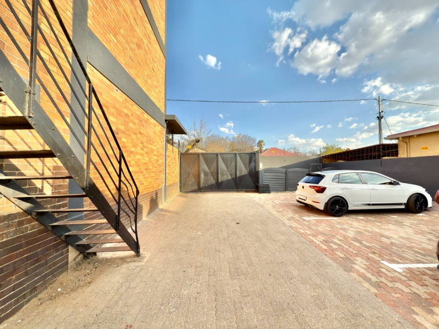To Let 2 Bedroom Property for Rent in Forest Hill Gauteng