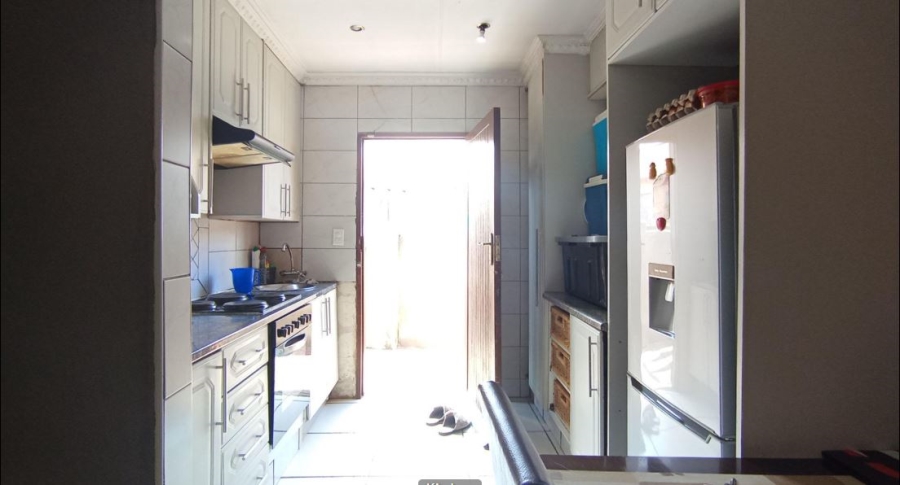 3 Bedroom Property for Sale in Clayville Gauteng