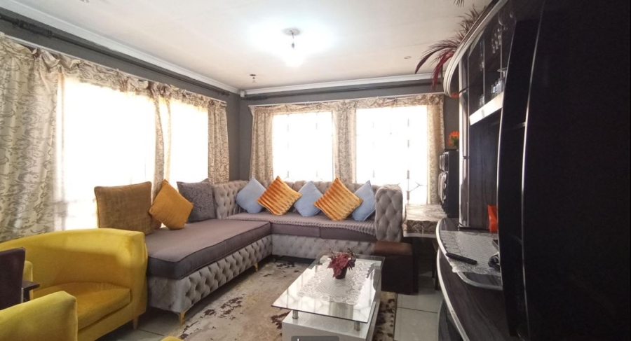 3 Bedroom Property for Sale in Clayville Gauteng