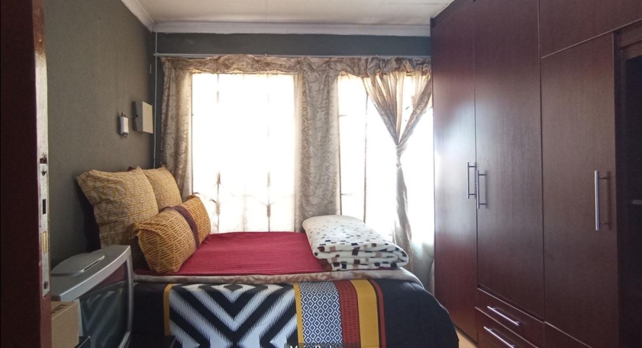 3 Bedroom Property for Sale in Clayville Gauteng