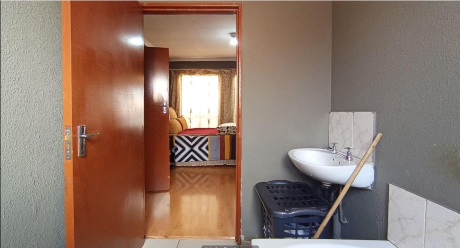 3 Bedroom Property for Sale in Clayville Gauteng