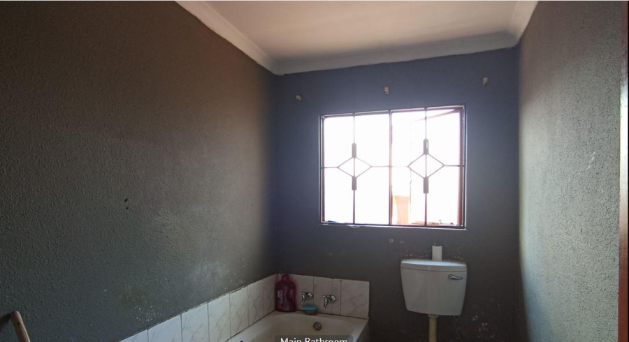 3 Bedroom Property for Sale in Clayville Gauteng