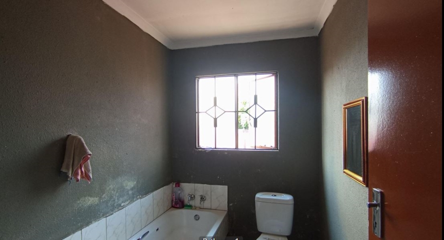 3 Bedroom Property for Sale in Clayville Gauteng