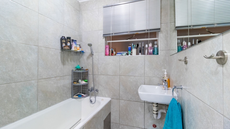 2 Bedroom Property for Sale in Edenvale Central Gauteng