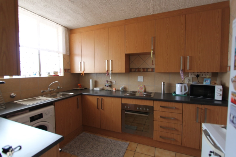 2 Bedroom Property for Sale in Queenswood Gauteng