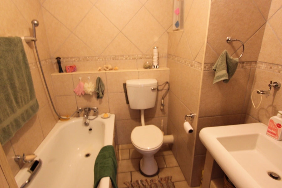 2 Bedroom Property for Sale in Queenswood Gauteng