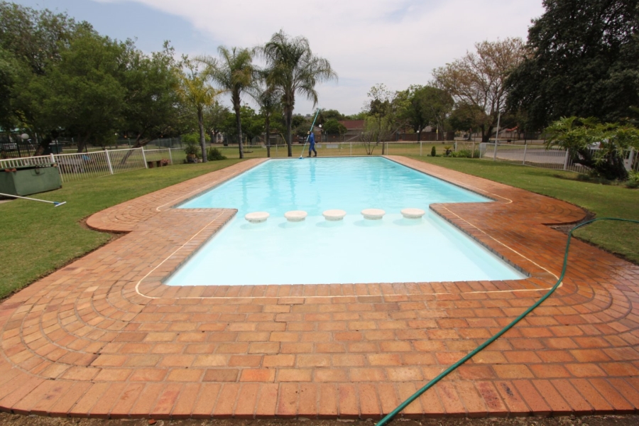 2 Bedroom Property for Sale in Queenswood Gauteng
