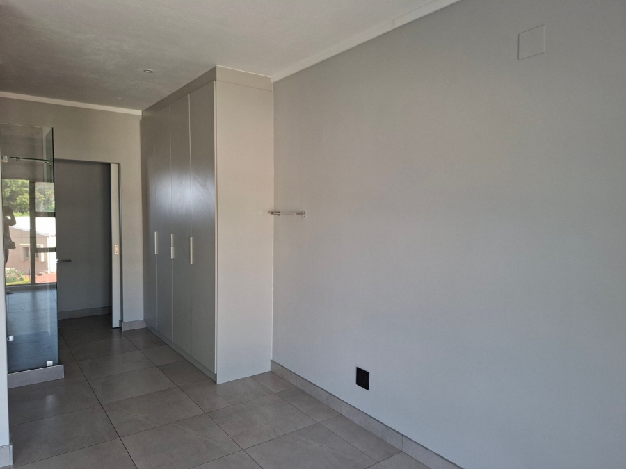 1 Bedroom Property for Sale in Waterkloof Gauteng
