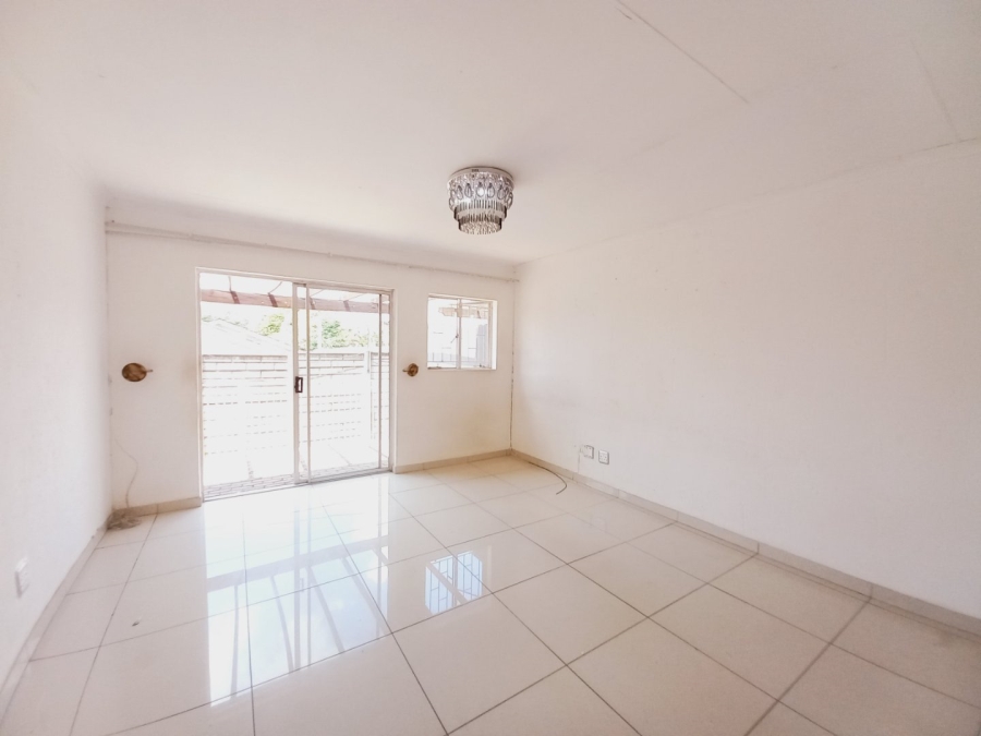 2 Bedroom Property for Sale in Greenstone Hill Gauteng