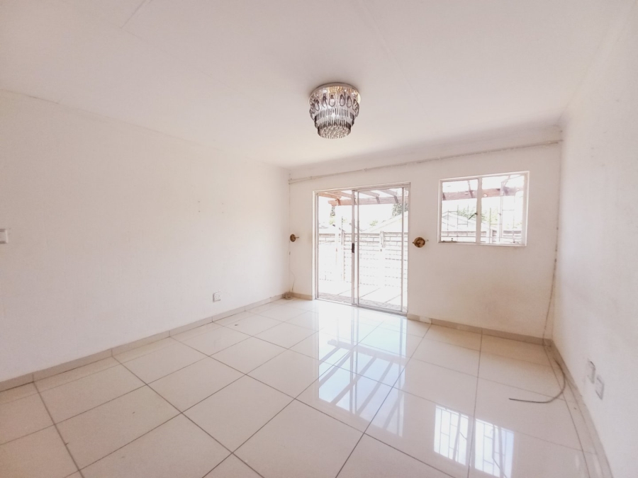2 Bedroom Property for Sale in Greenstone Hill Gauteng