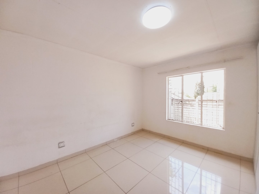 2 Bedroom Property for Sale in Greenstone Hill Gauteng