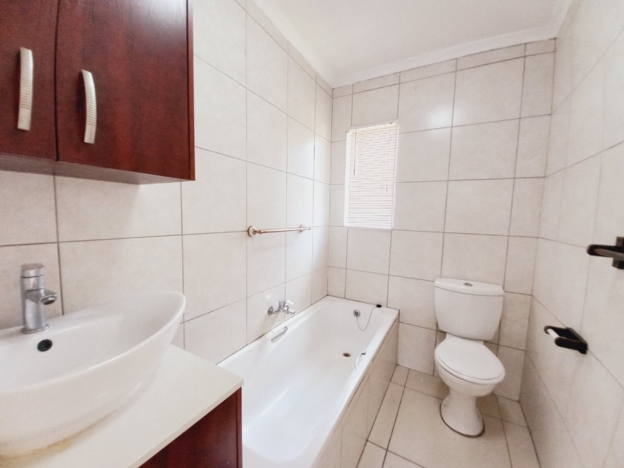 2 Bedroom Property for Sale in Greenstone Hill Gauteng