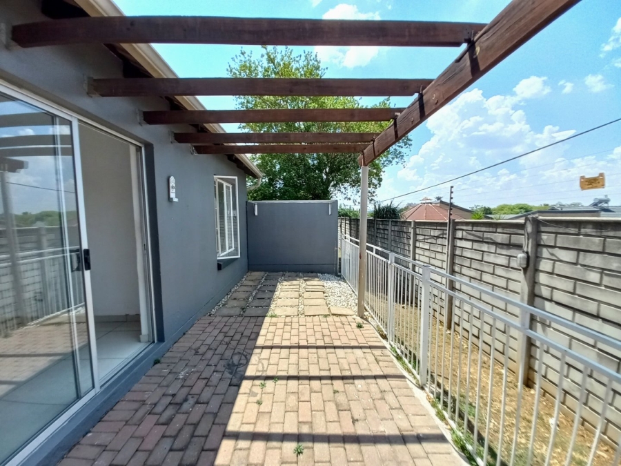 2 Bedroom Property for Sale in Greenstone Hill Gauteng