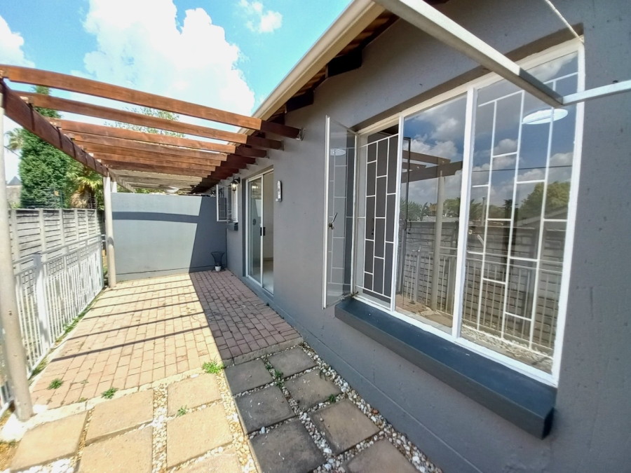 2 Bedroom Property for Sale in Greenstone Hill Gauteng