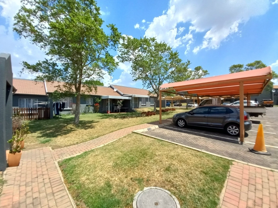 2 Bedroom Property for Sale in Greenstone Hill Gauteng