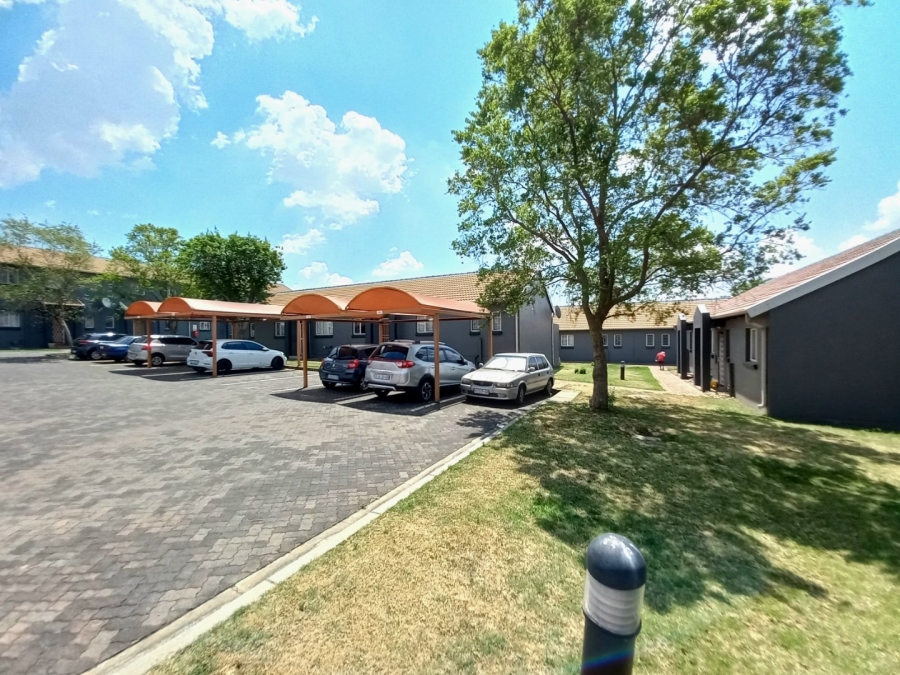 2 Bedroom Property for Sale in Greenstone Hill Gauteng