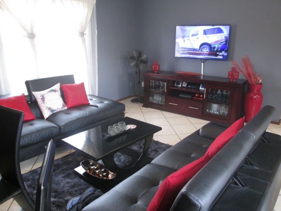 2 Bedroom Property for Sale in Bonaero Park Gauteng