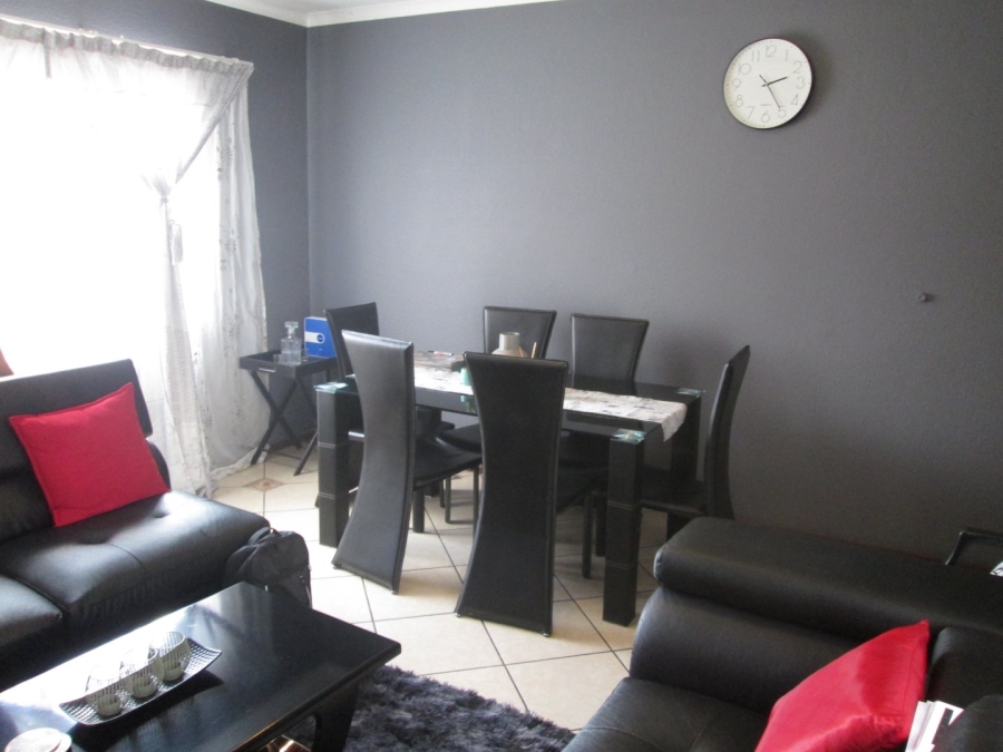 2 Bedroom Property for Sale in Bonaero Park Gauteng