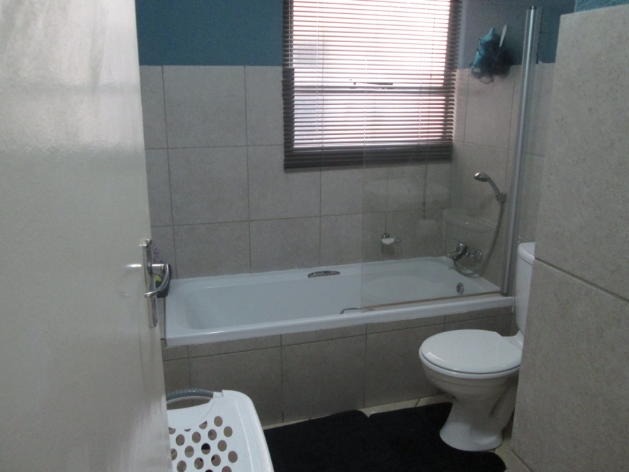 2 Bedroom Property for Sale in Bonaero Park Gauteng