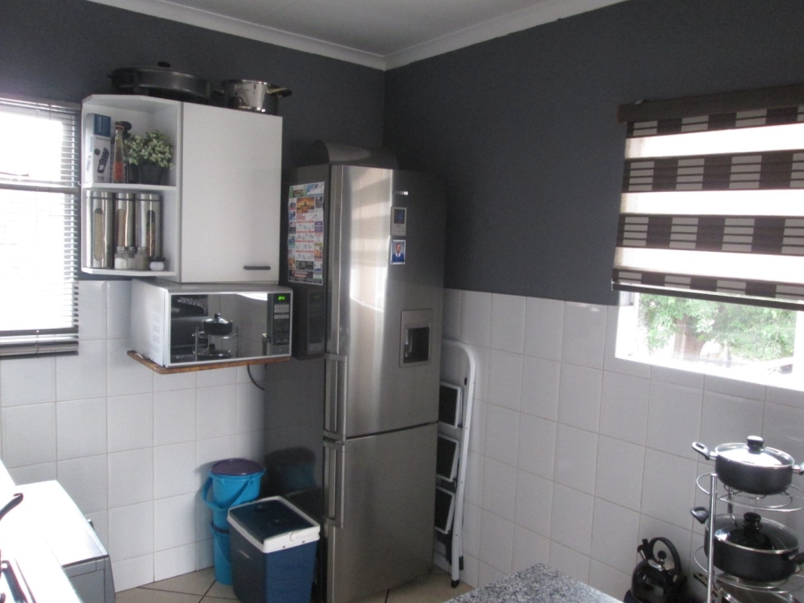 2 Bedroom Property for Sale in Bonaero Park Gauteng