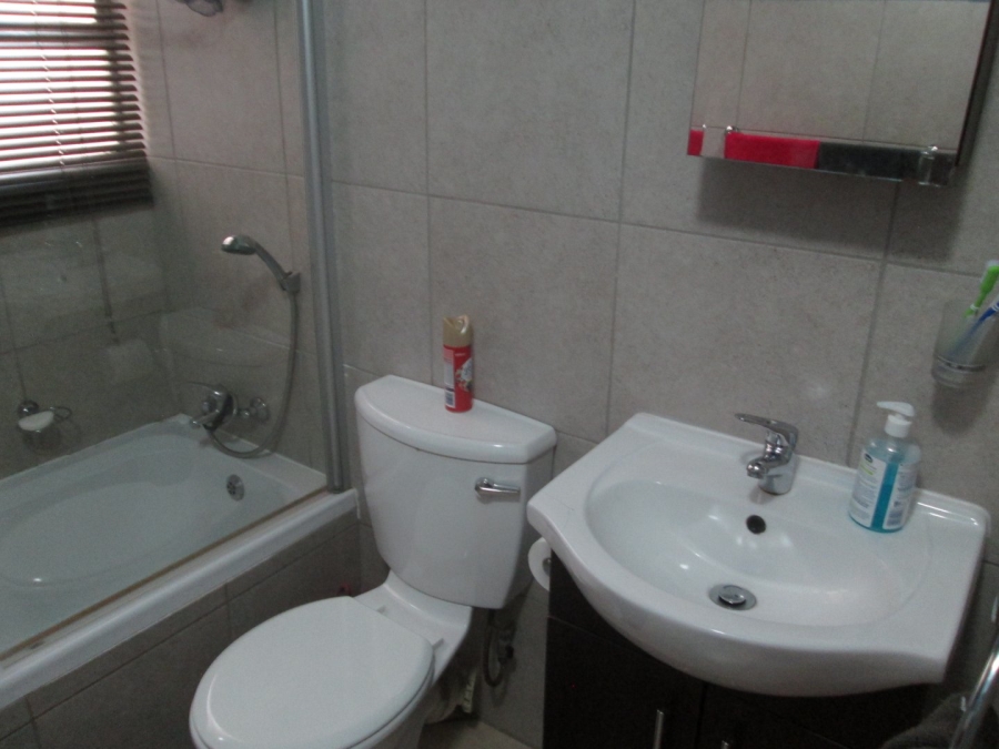 2 Bedroom Property for Sale in Bonaero Park Gauteng