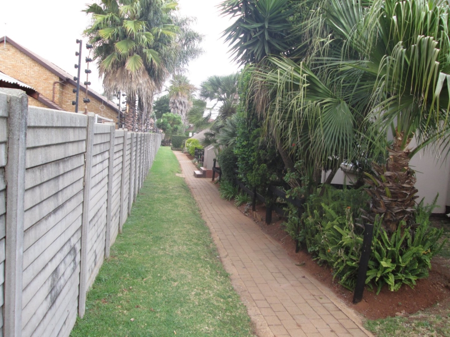 2 Bedroom Property for Sale in Bonaero Park Gauteng