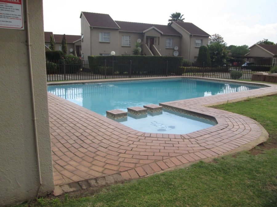 2 Bedroom Property for Sale in Bonaero Park Gauteng