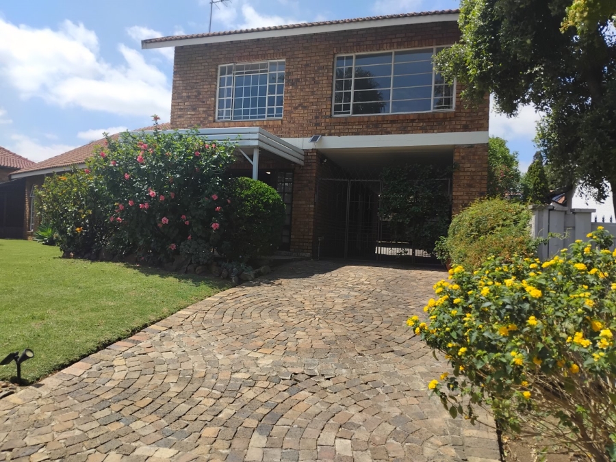 5 Bedroom Property for Sale in Marais Steyn Park Gauteng