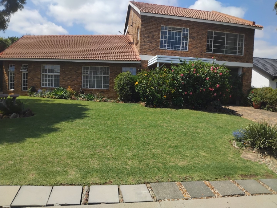 5 Bedroom Property for Sale in Marais Steyn Park Gauteng