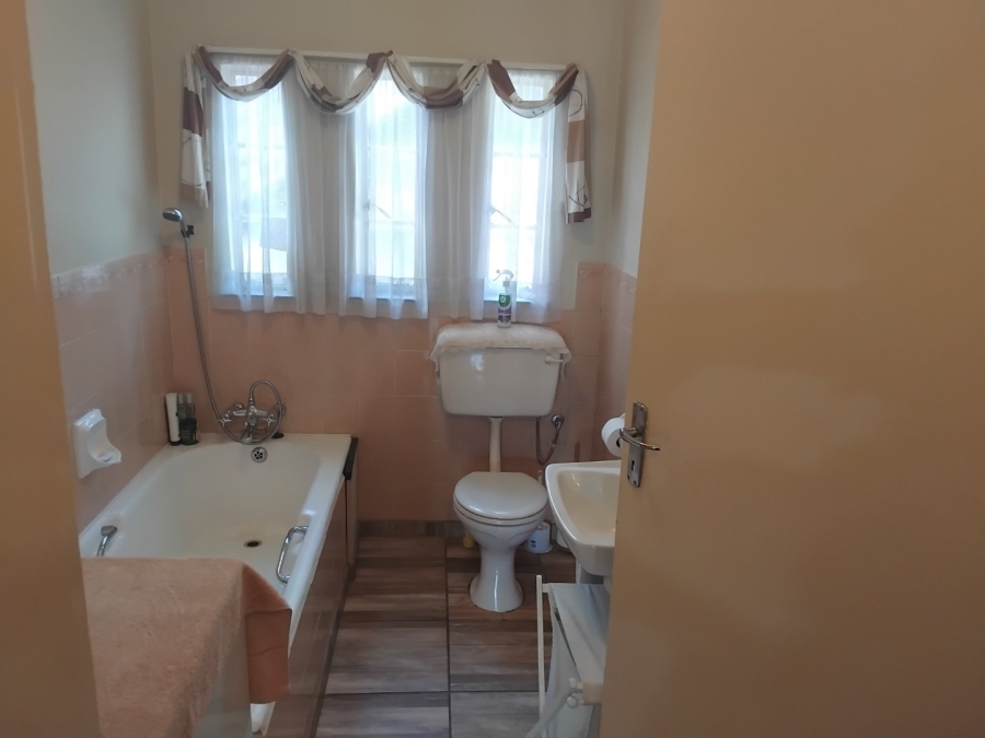 5 Bedroom Property for Sale in Marais Steyn Park Gauteng